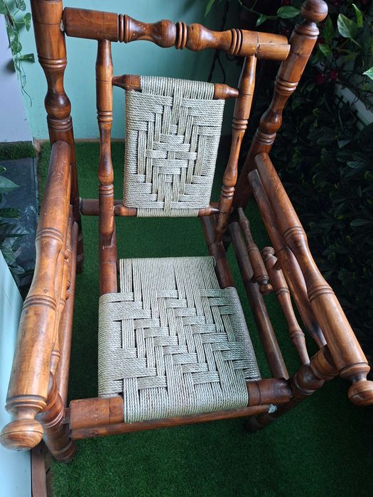 Два броя употребявани тежки дървени градински столове