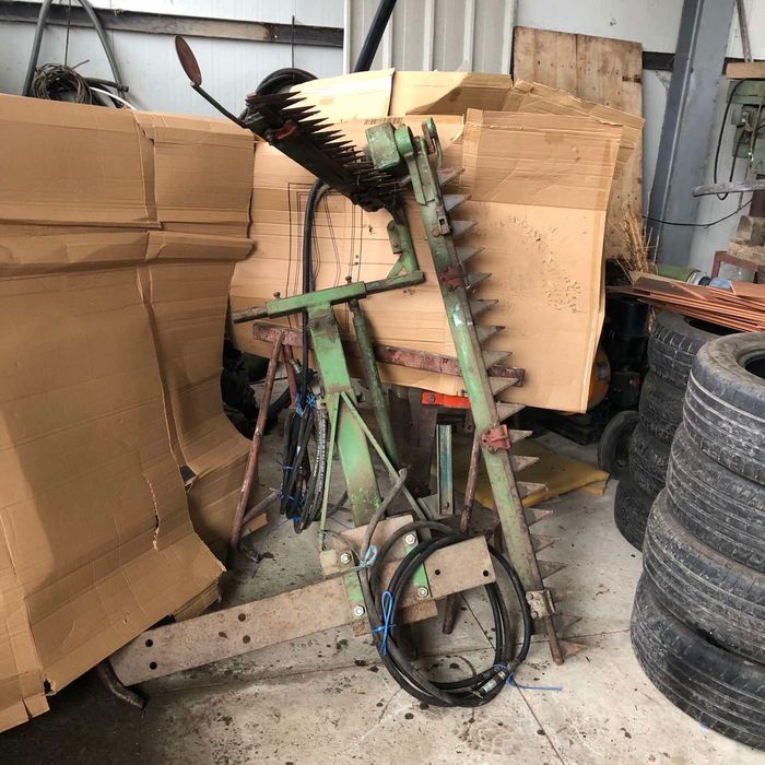 Машина за контурна резидба на лозя