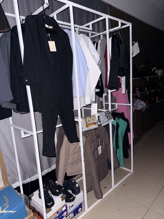 Продам рейл для одежды и манекен