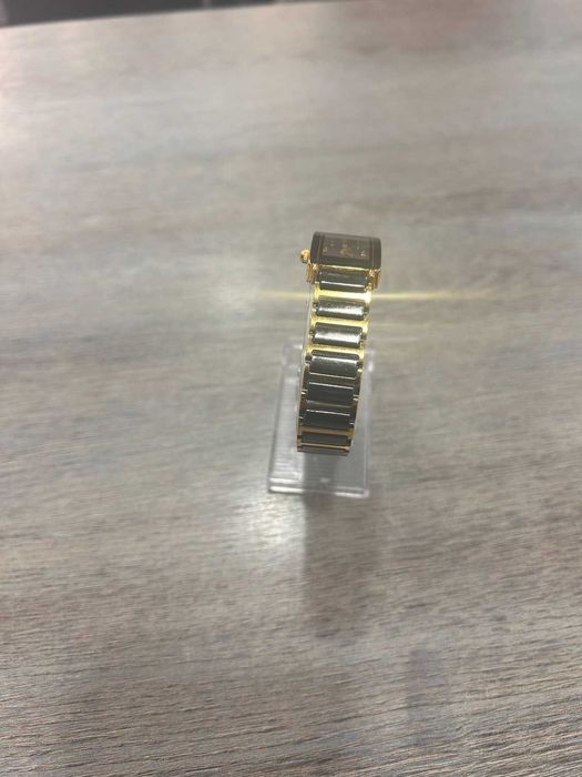 Продавам дамски часовник RADO