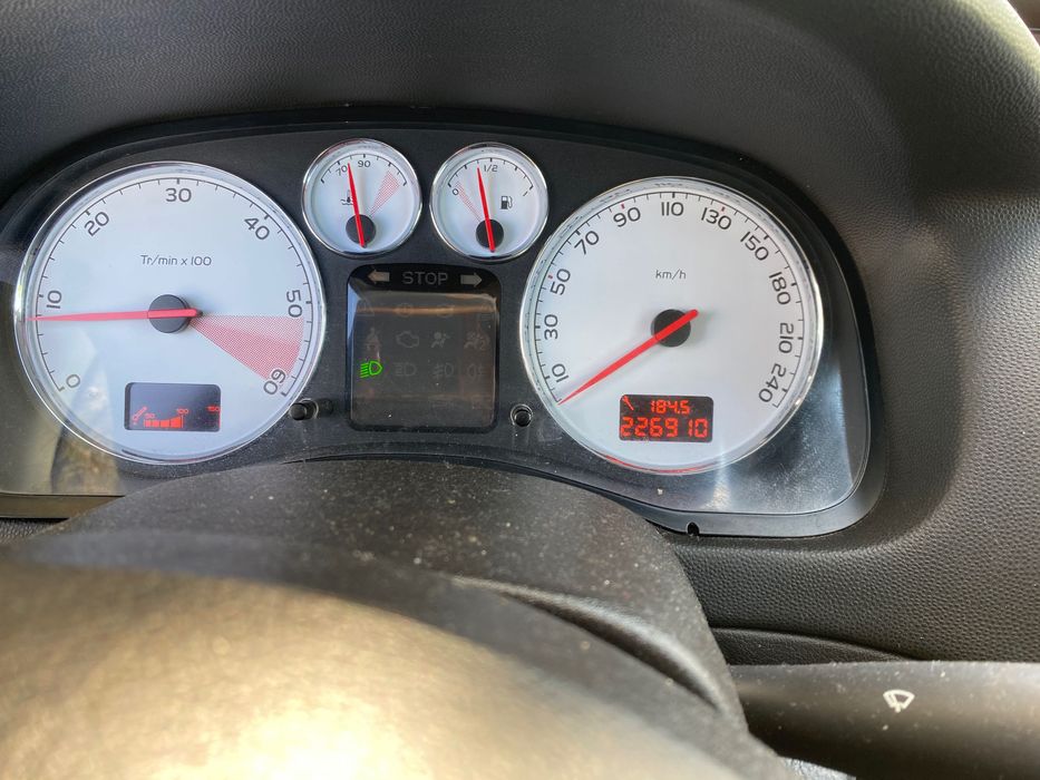 Vând Peugeot 307 HDI