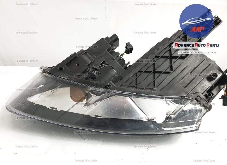 Фар дясно - оригинален халогенен, в добро състояние Ауди / Audi Q3 8U