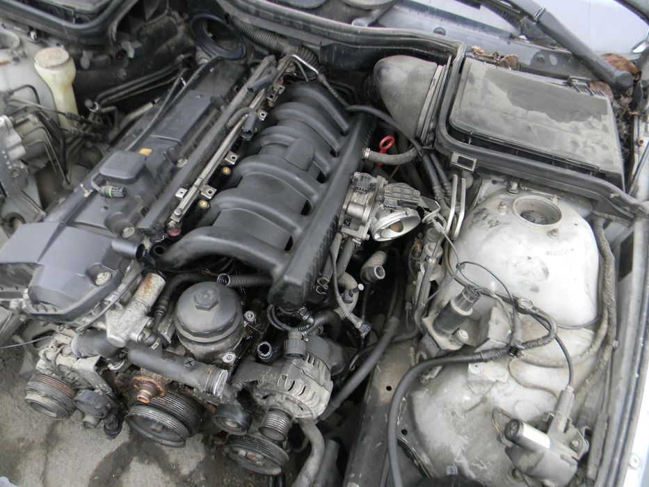Dezmembrari  BMW 5 (E39)  1995  > 2004 528 i Benzina