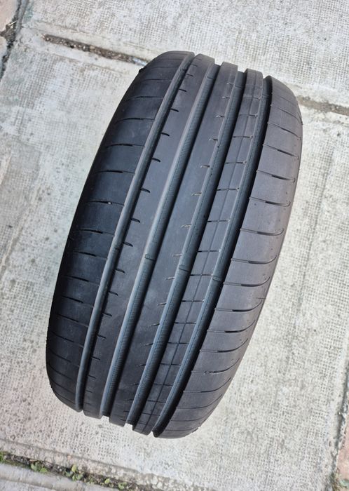 O bucată 225/45 R18 vară - una Goodyear