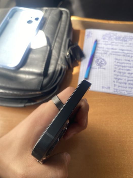 Продам Iphone 13