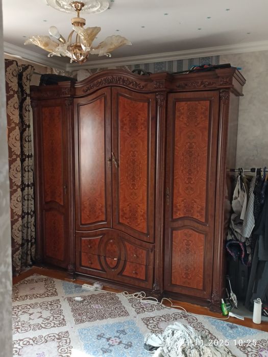 Шкаф для одежды очень прочный материал состояние хорошее