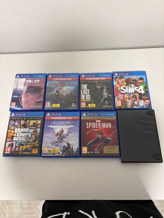 Продавам PlayStation 4