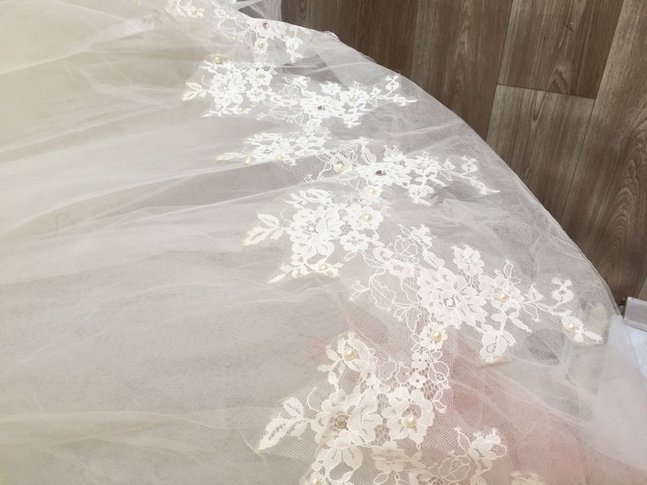 Продам свадебное платье-48 размер