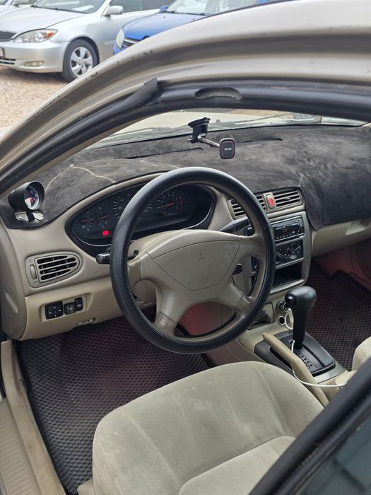 Mitsubishi Galant
