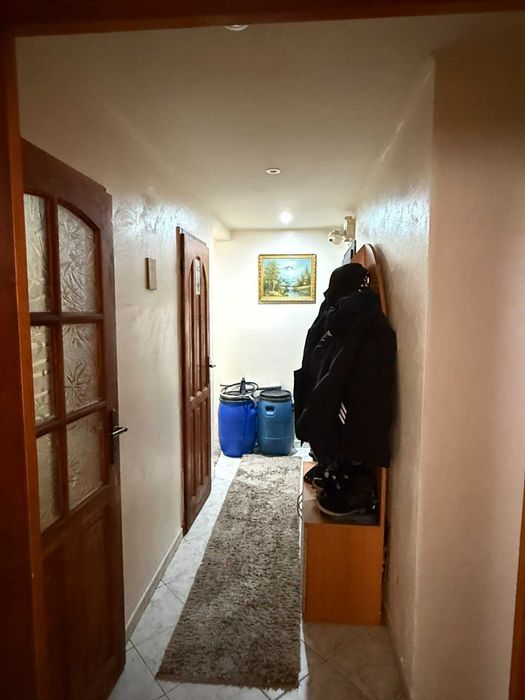 Тристаен тухлен обзаведен източен апартамент Колхозен пазар-Касабова