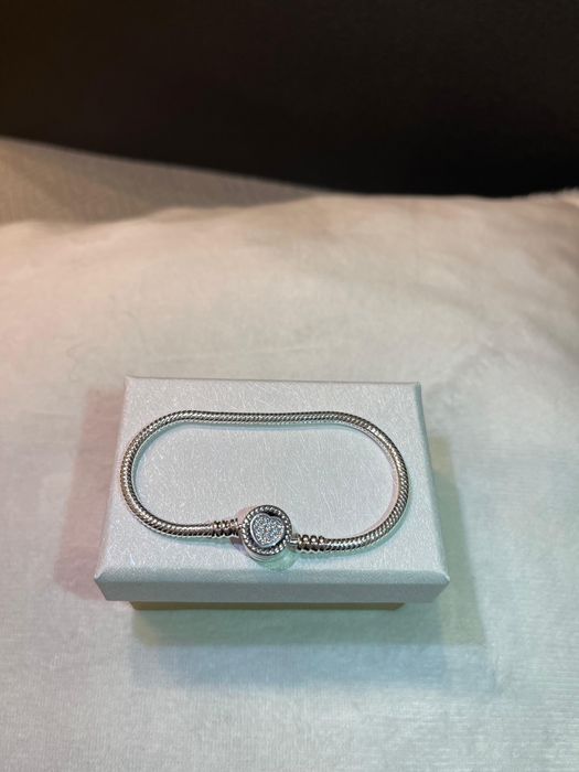 Bratara Pandora cu inima stralucitoare