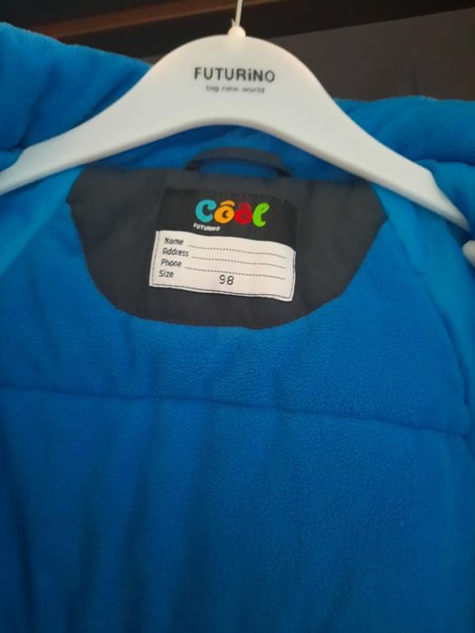 Сатылады детская куртка и комбинезон.