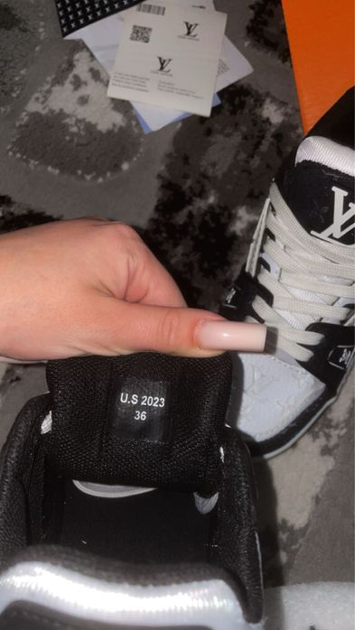 adidasi negri noi lv