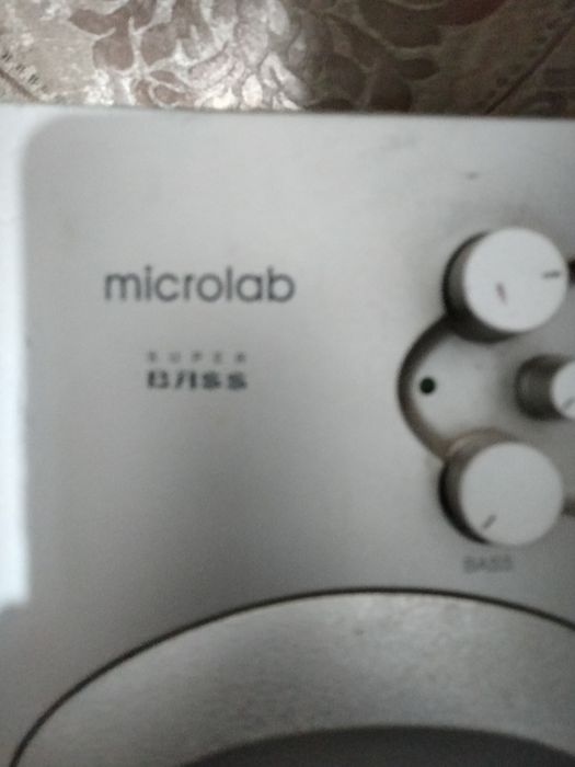 Продам муз центр Микролаб