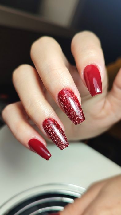 Маникюр, шугаринг