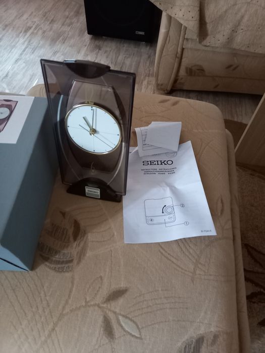 Часовник SEIKO настолен чисто новн