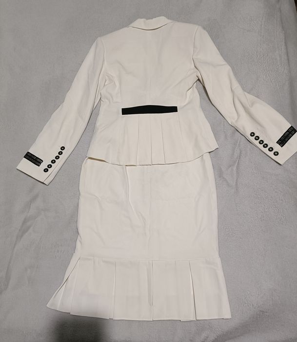 Vând compleu Cristina Nichita mărimea 38