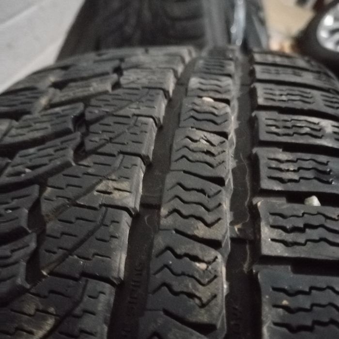 Jante originale BMW cu anvelope de iarnă Nokian 225/55/R17
Jante Evolu