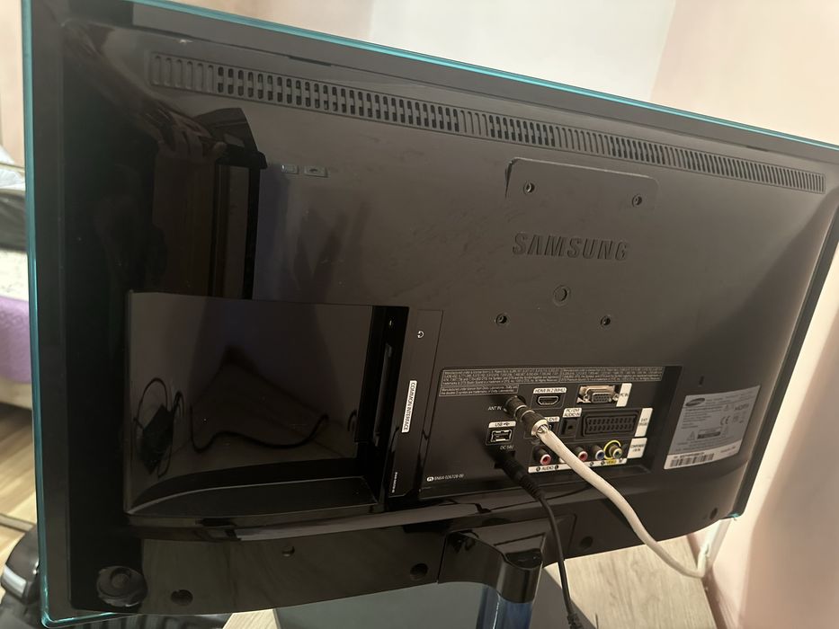 Tv Samsung HDMI 24”