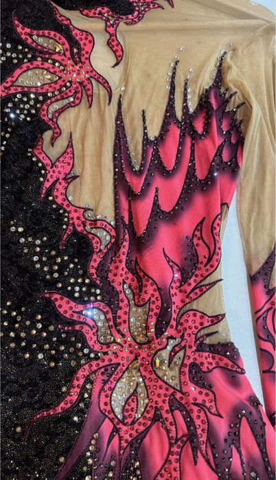 Трико по художествена гимнастика - ръчно лепени камъни Swarovski