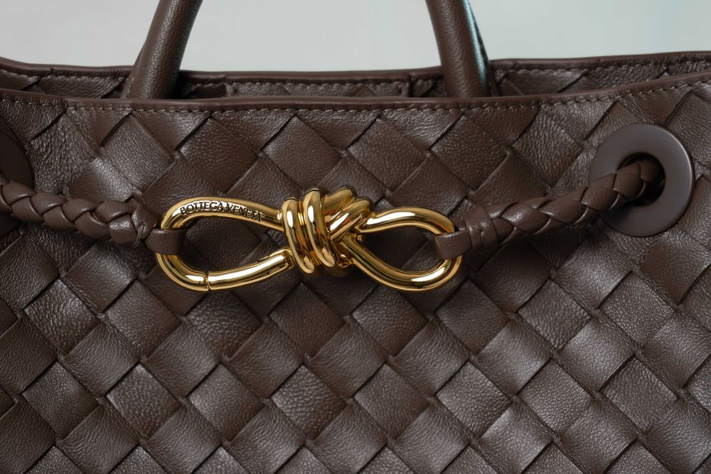 Bottega Veneta Small Andiamo Fondant нова, пълен комплект, реални снимки