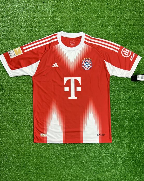 Най-новата мъжка футболна тениска на Байерн Мюнхен/Luis Diaz/25/26