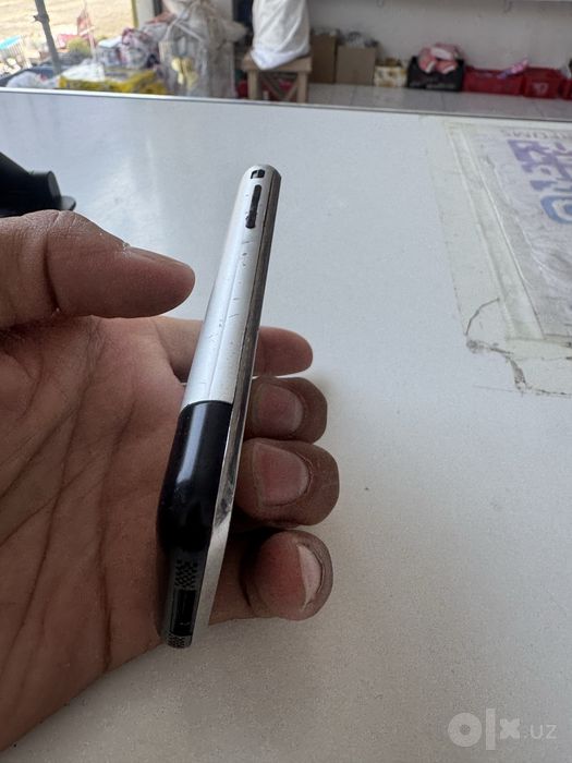 Iphone 2G      8GB