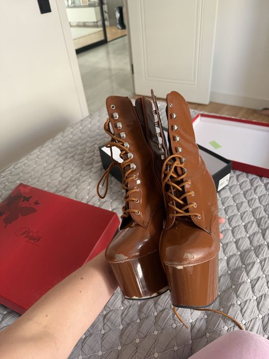 Продам стрипы Pleaser двойки