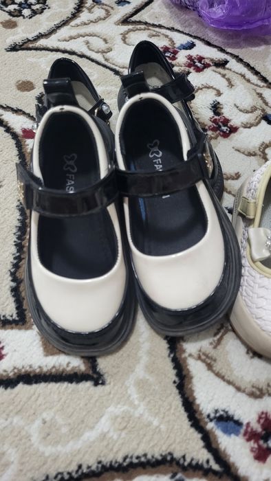 Бу детски аяк ким