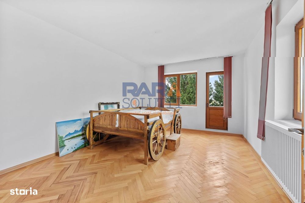 Vilă cu 6 dormitoare, 2 garaje, anexe multiple - 2076 mp teren