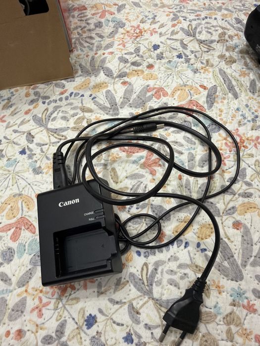 Продаю canon eos 1100d без коробки