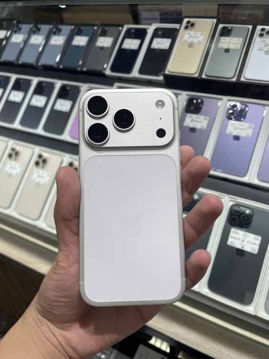iPhone 17 pro Silver