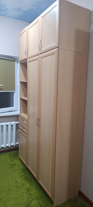 Продам 2 одинаковых шкафа в комнату