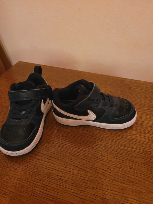 Vand adidasi Nike pt copii marime 23.5