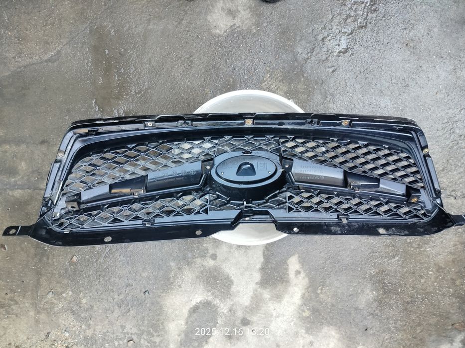 Решетка радиатора Subaru Legacy.