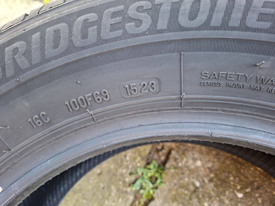 2бр 215/65/15 С за бус или ван подсилени марка бриджистон като нови