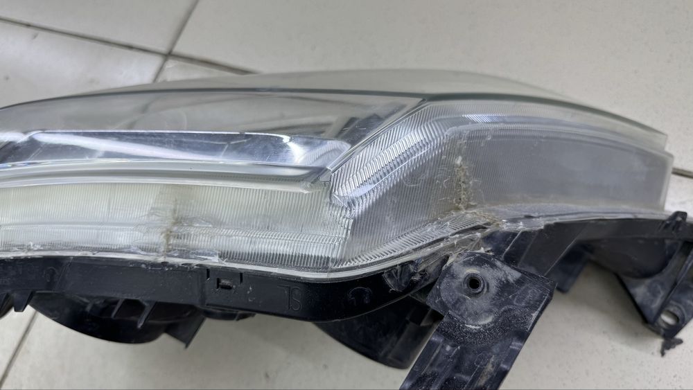 Фара Toyota Fortuner