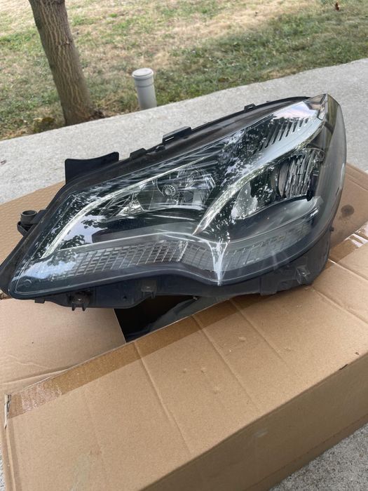 Vand far mercedes e-class stanga+ dreapta led mercedes w207 c207