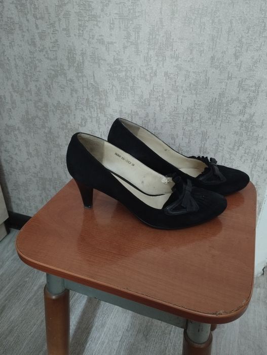 Продам туфли черные замшевые