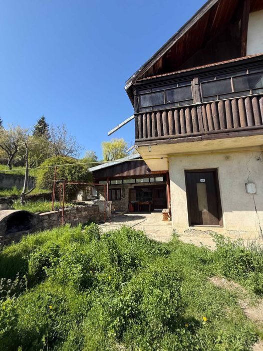 vanzare vila + teren Targu Neamt central