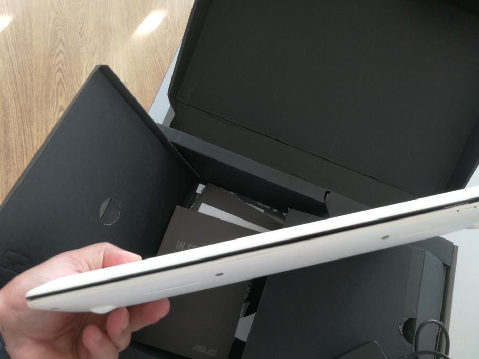 Лаптоп Asus X200CA