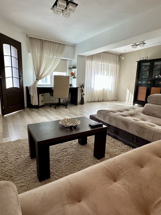 Centru Vechi/Peninsula | Proprietar – 3 camere, 85 mp, mobilat, centrala, 2 AC
