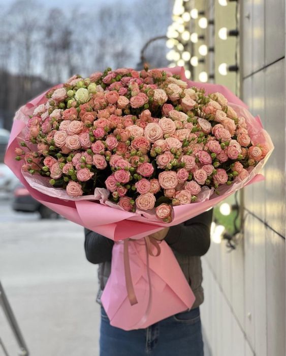 Куст хризантемы, куст розы, пионы, тюльпаны