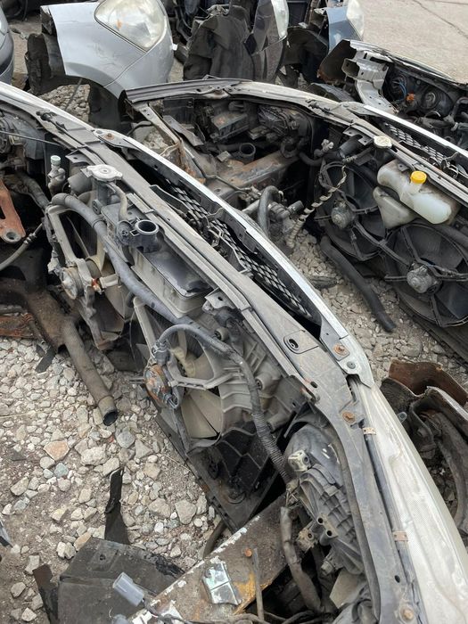 Предница/броня/фарове/радиатор за Мазда