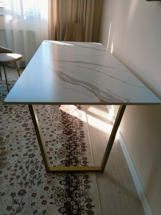 Срочно стол кремогранит