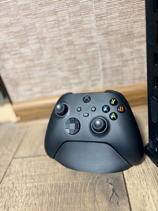 Xbox series s 1tb  black 2 джойстика
