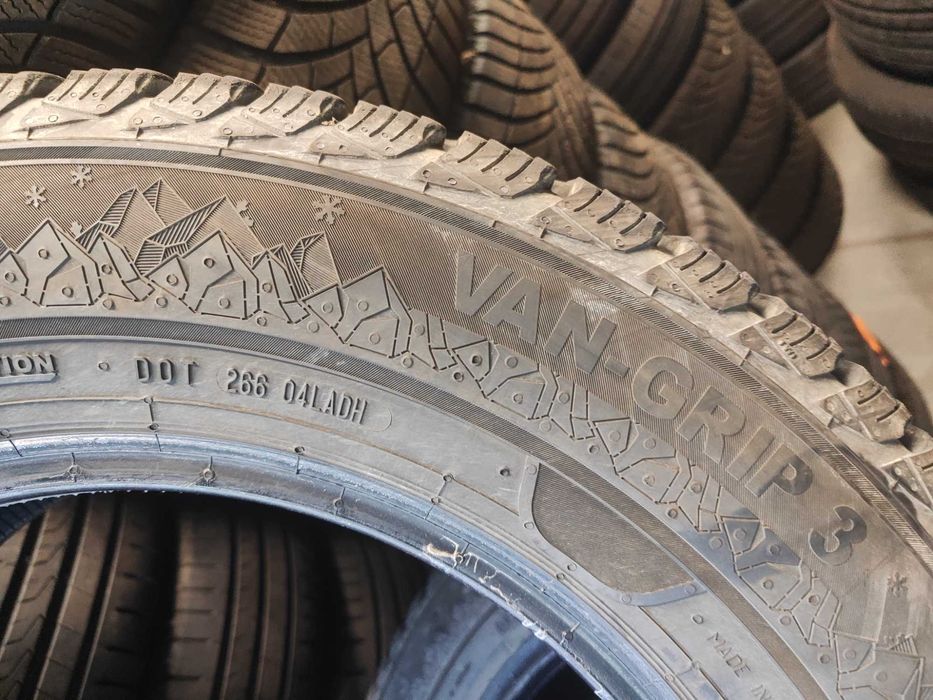 2бр.зимни гуми 215/65/16C Semperit