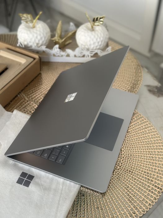 Microsoft Surface Laptop 6 for Business 15”, Ultra 7 / 32gb ram / 1Tb.