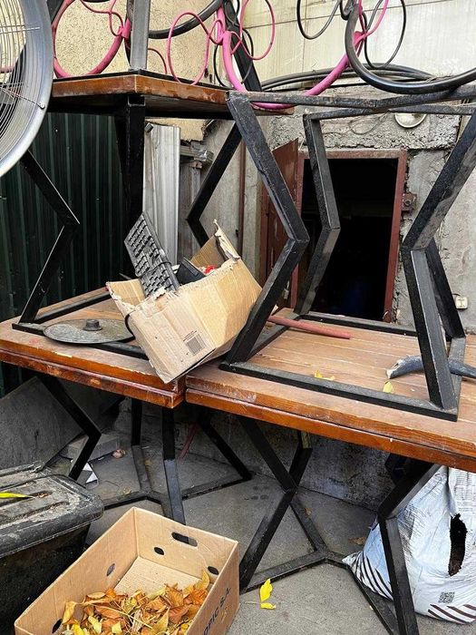 Столы и люстры цена договорная