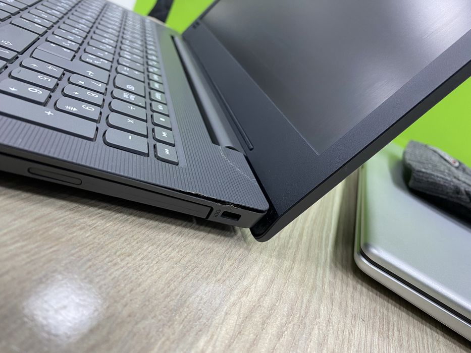 Lenovo notebook sotiladi narxini kelishamiz